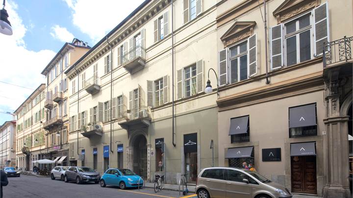 Parking privé dans louer à Torino