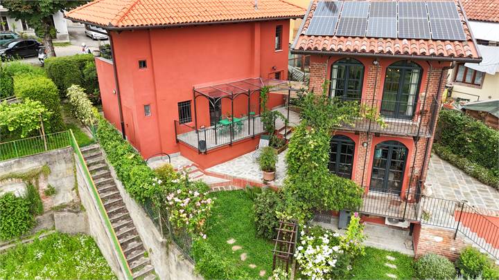 Elegante casa panoramica con giardino a Pavarolo.