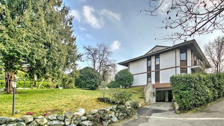 Elegante appartamento con giardino e 2 camere, prima collina sopra zona Crimea