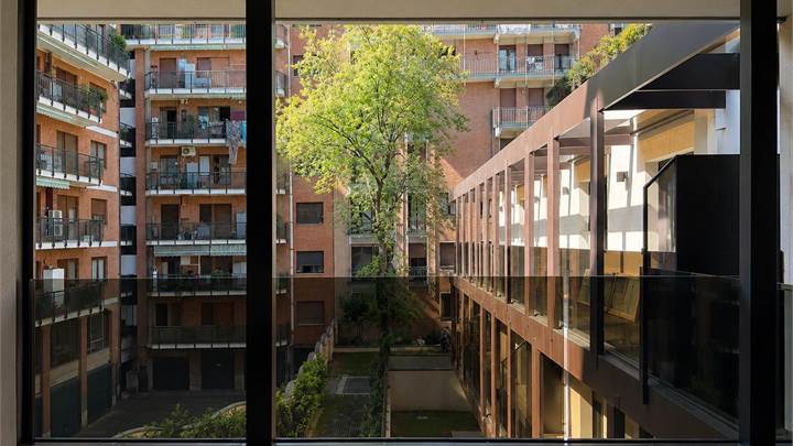 Prestigioso bilocale arredato con terrazzino 